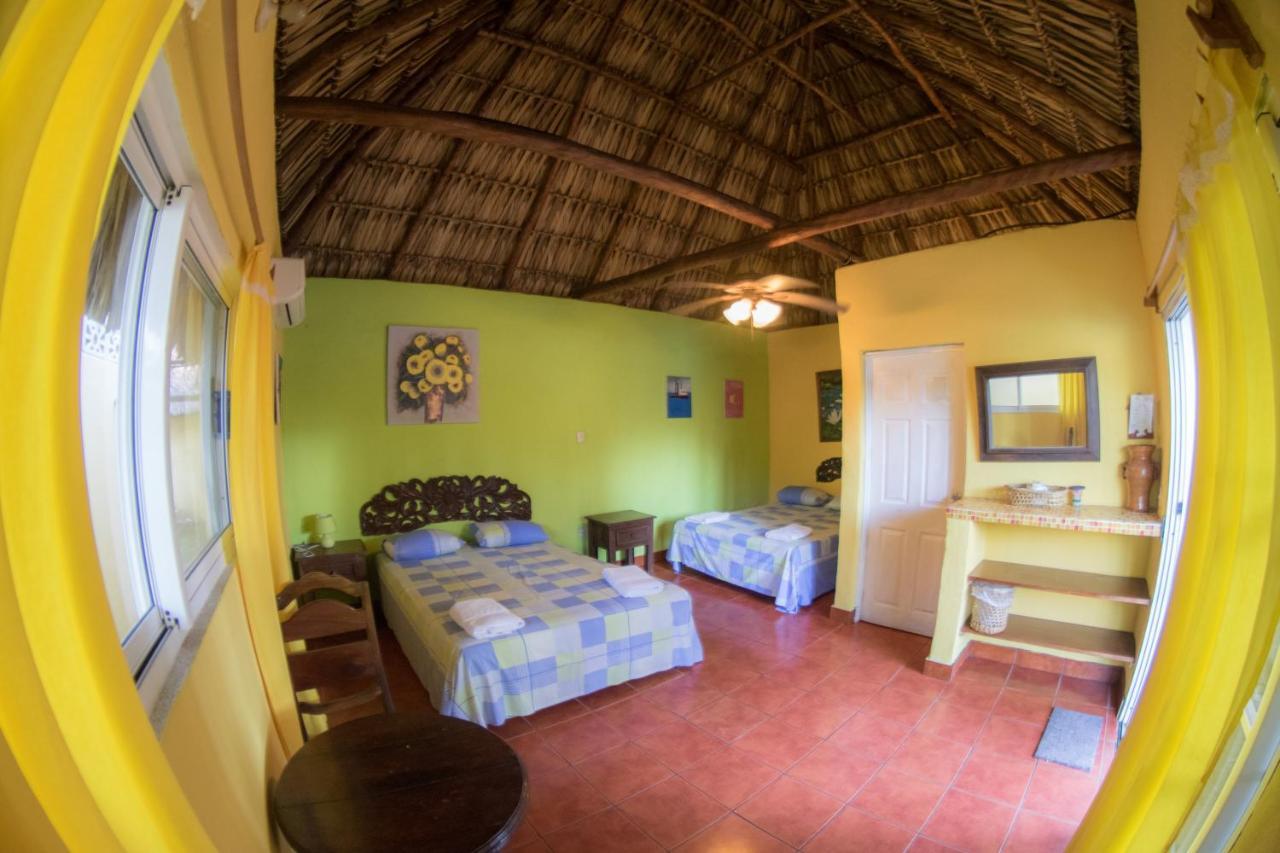 Hotel Cafe Del Sol Monterrico Kültér fotó