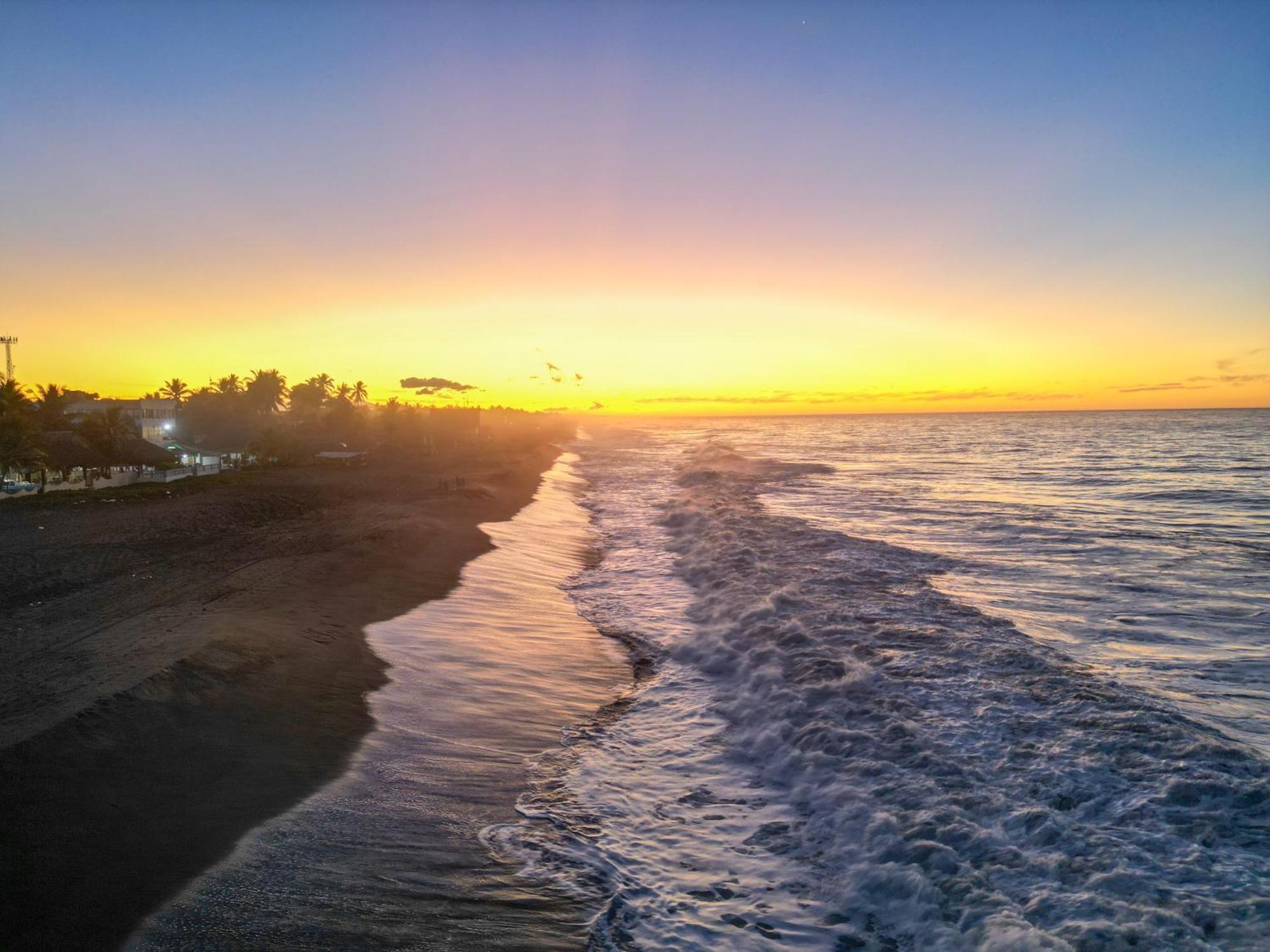 Hotel Cafe Del Sol Monterrico Kültér fotó