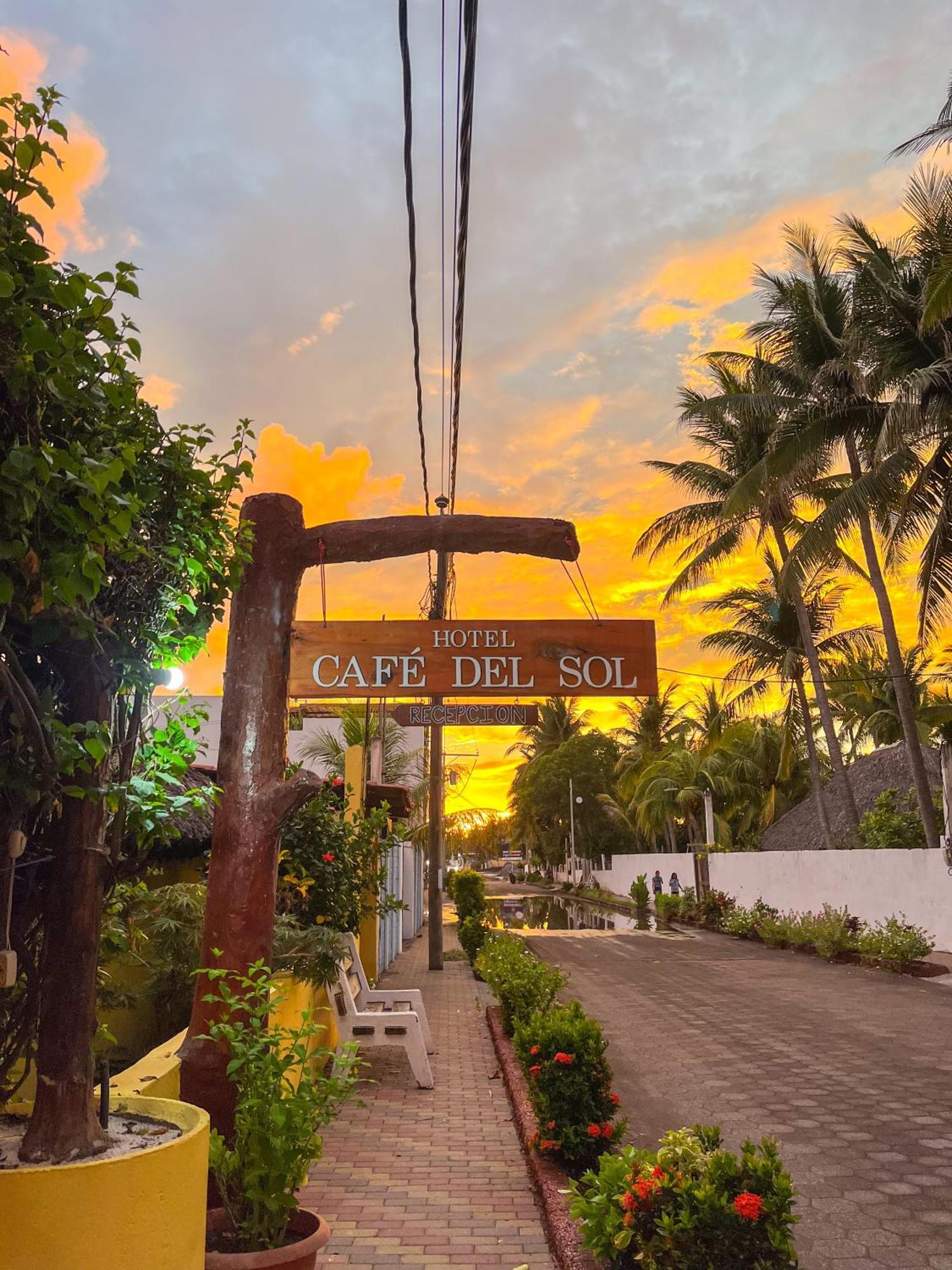 Hotel Cafe Del Sol Monterrico Kültér fotó