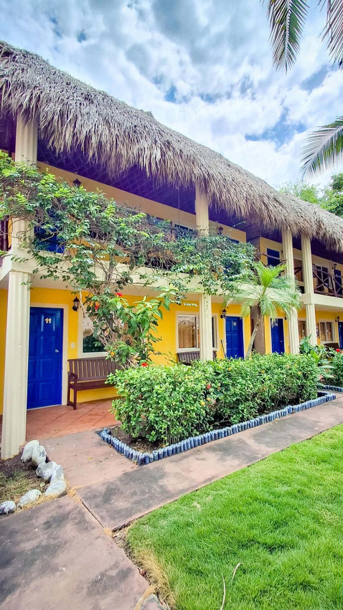 Hotel Cafe Del Sol Monterrico Kültér fotó